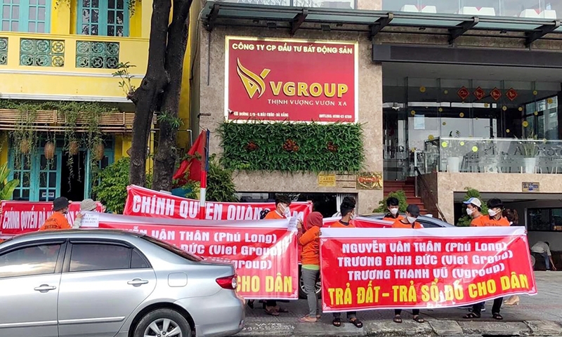 Đà Nẵng: Dân căng băng rôn đòi đất, chủ đầu tư và đơn vị phân phối lên tiếng