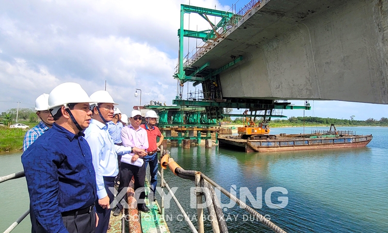 Chủ tịch UBND tỉnh Quảng Ngãi kiểm tra hiện trường từng dự án hạ tầng trọng điểm