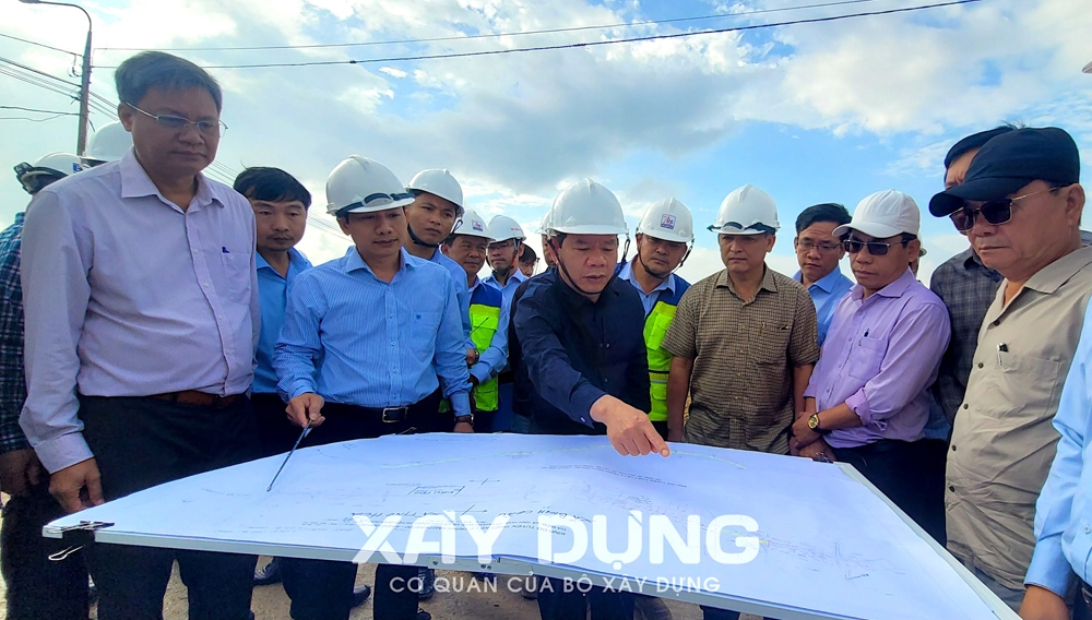 Chủ tịch UBND tỉnh Quảng Ngãi kiểm tra hiện trường từng dự án hạ tầng trọng điểm