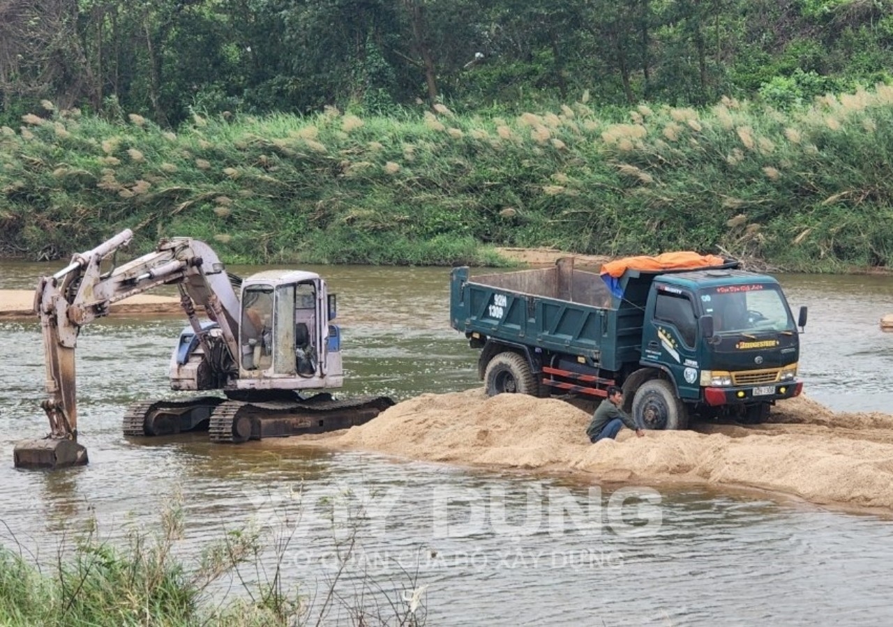 Bình Định: Sạt lở bờ sông La Tinh là do người dân nuôi vịt chứ không phải do khai thai thác cát