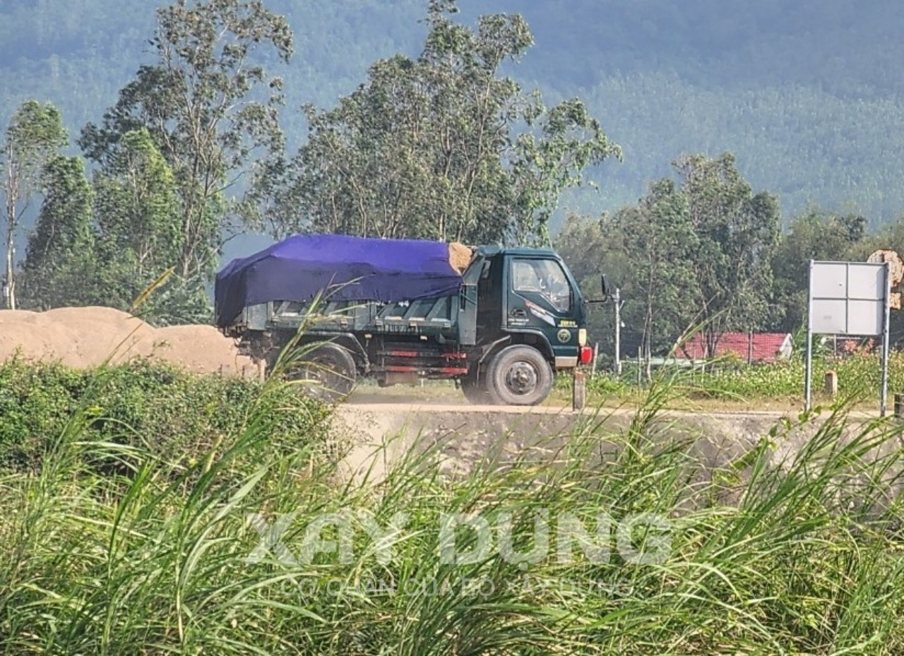 Bình Định: Sạt lở bờ sông La Tinh là do người dân nuôi vịt chứ không phải do khai thai thác cát