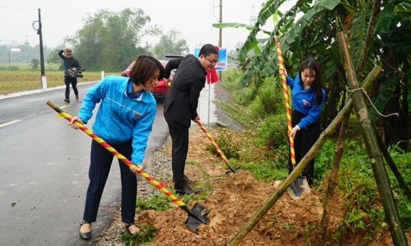 Thừa Thiên – Huế: Khởi động Tháng thanh niên và phát động tết trồng cây