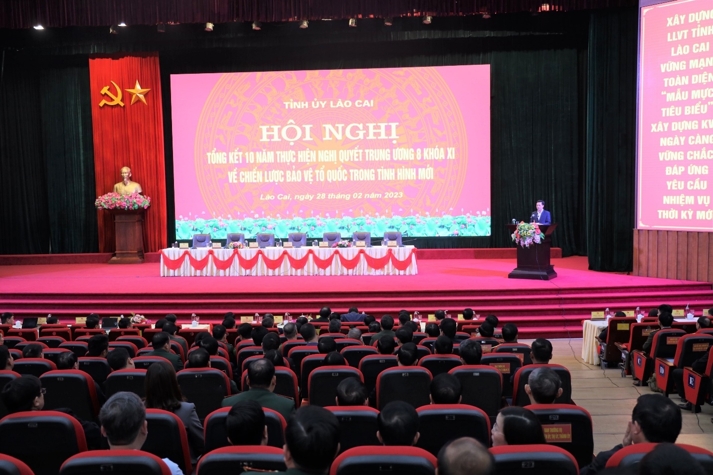 Lào Cai phát triển kinh tế kết hợp chặt chẽ với bảo đảm quốc phòng - an ninh