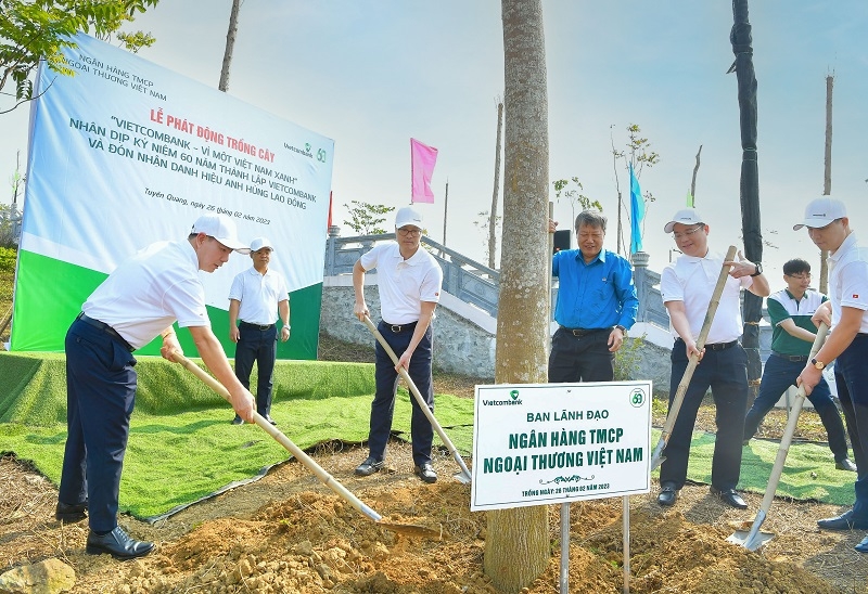 Phát động chương trình trồng 60 nghìn cây xanh “Vietcombank - Vì một Việt Nam xanh”