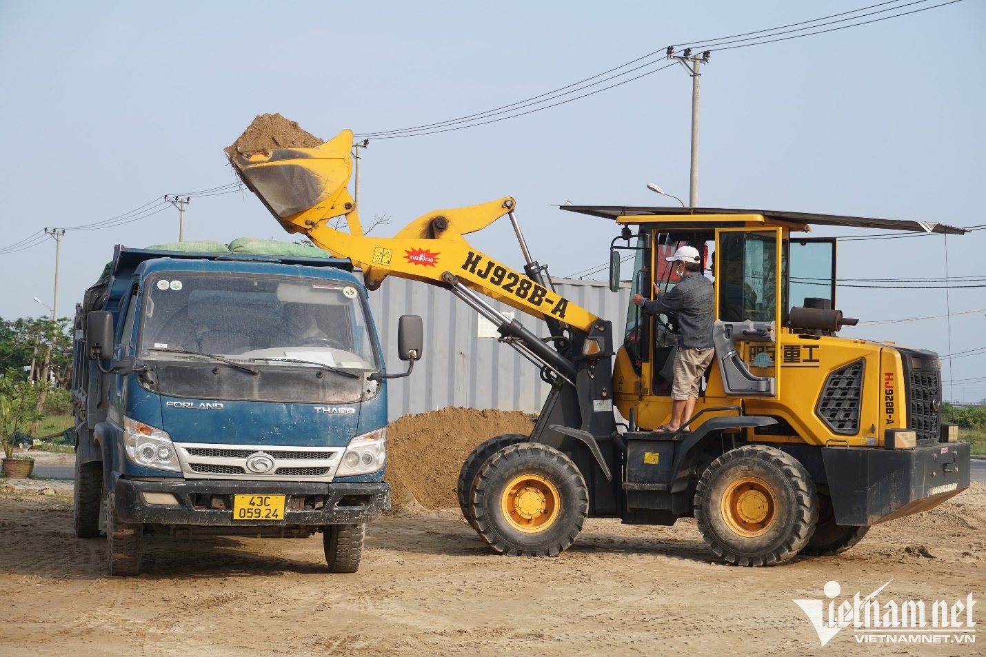 Cát khan hiếm, giá tăng phi mã, dân miền Trung lo 'vỡ kế hoạch' xây nhà