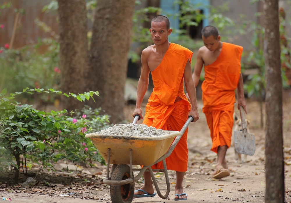 Ngôi chùa hơn 400 tuổi có hàng nghìn con dơi ở miền Tây