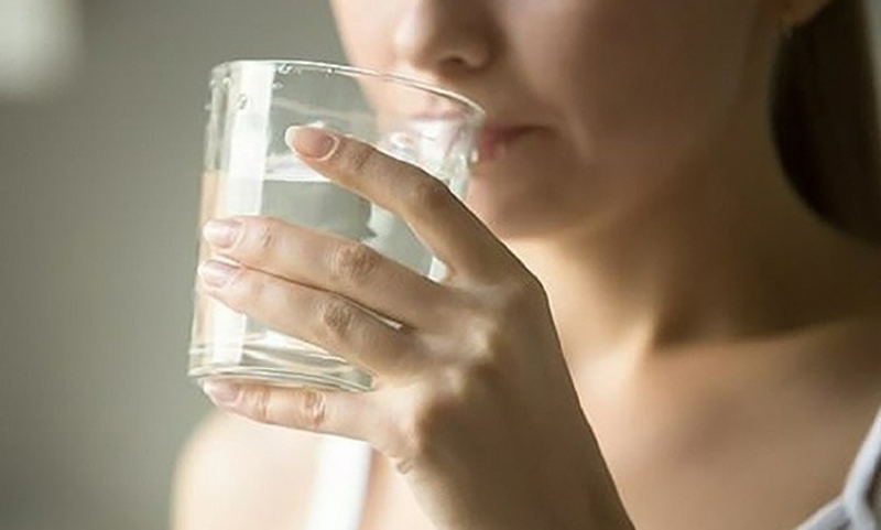 5 thói quen uống nước buổi sáng hỗ trợ đường ruột