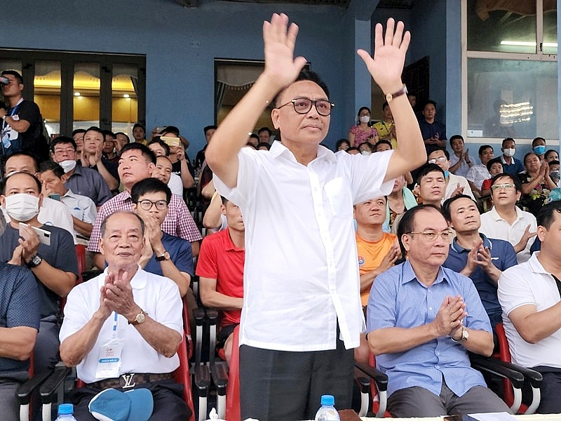Chủ tịch UBND tỉnh khen thưởng câu lạc bộ bóng đá Đông Á Thanh Hóa