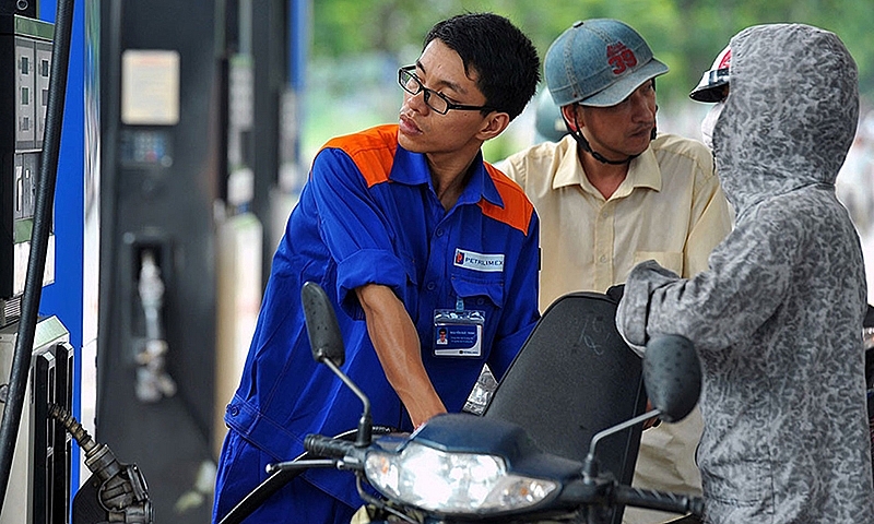 Giá xăng ngày mai có thể tăng, chặn đứt đà giảm liên tiếp