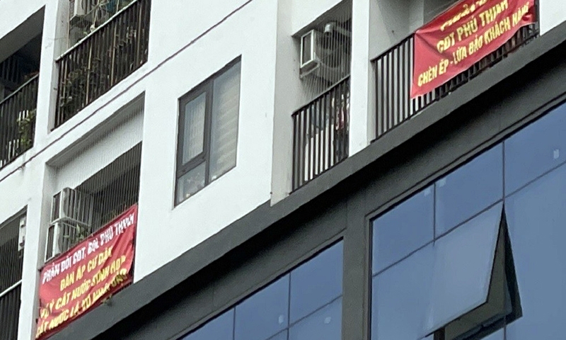 Hà Đông (Hà Nội): Băng rôn phản đối đỏ rực tại chung cư Phú Thịnh Green Park
