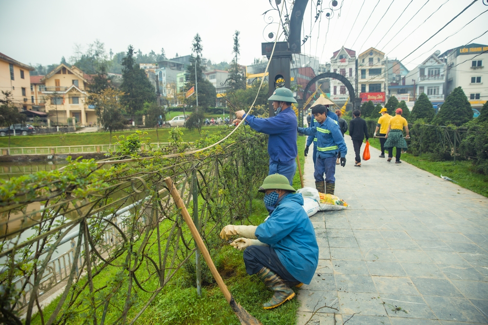 Hơn 600 người xuống phố dọn rác vì Sa Pa xanh, sạch, đẹp, văn minh