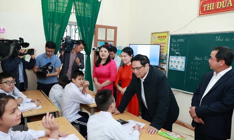 Thủ tướng Phạm Minh Chính thăm các cơ sở kinh tế-xã hội tỉnh Hải Dương