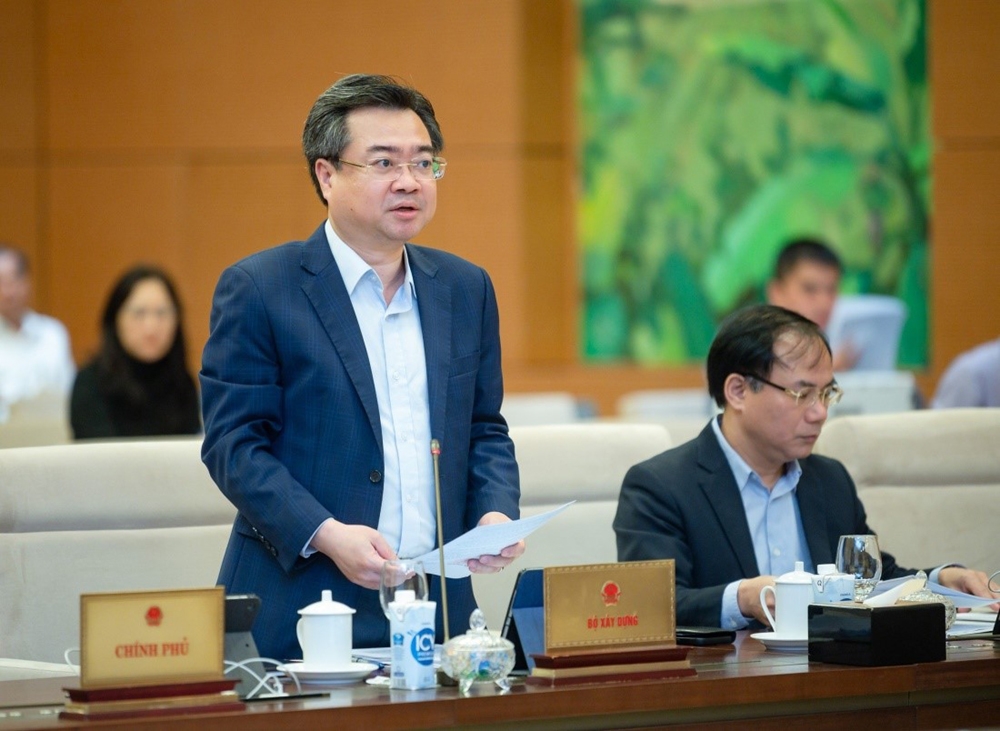 Bộ trưởng Nguyễn Thanh Nghị báo cáo Ủy ban Thường vụ Quốc hội về dự án Luật Nhà ở (sửa đổi)
