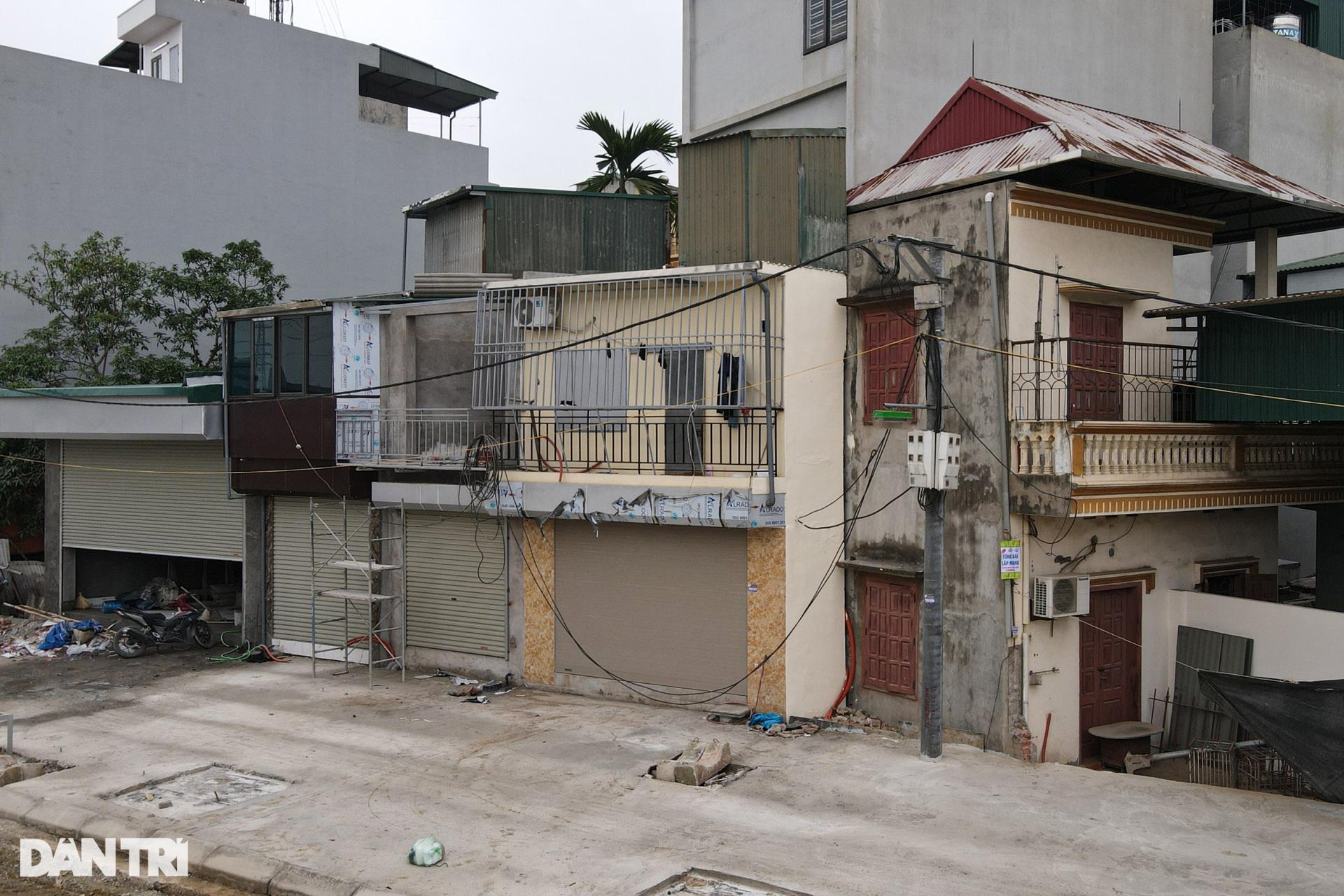 Những căn nhà méo mó, siêu mỏng mọc trên tuyến đường mới ở Hà Nội