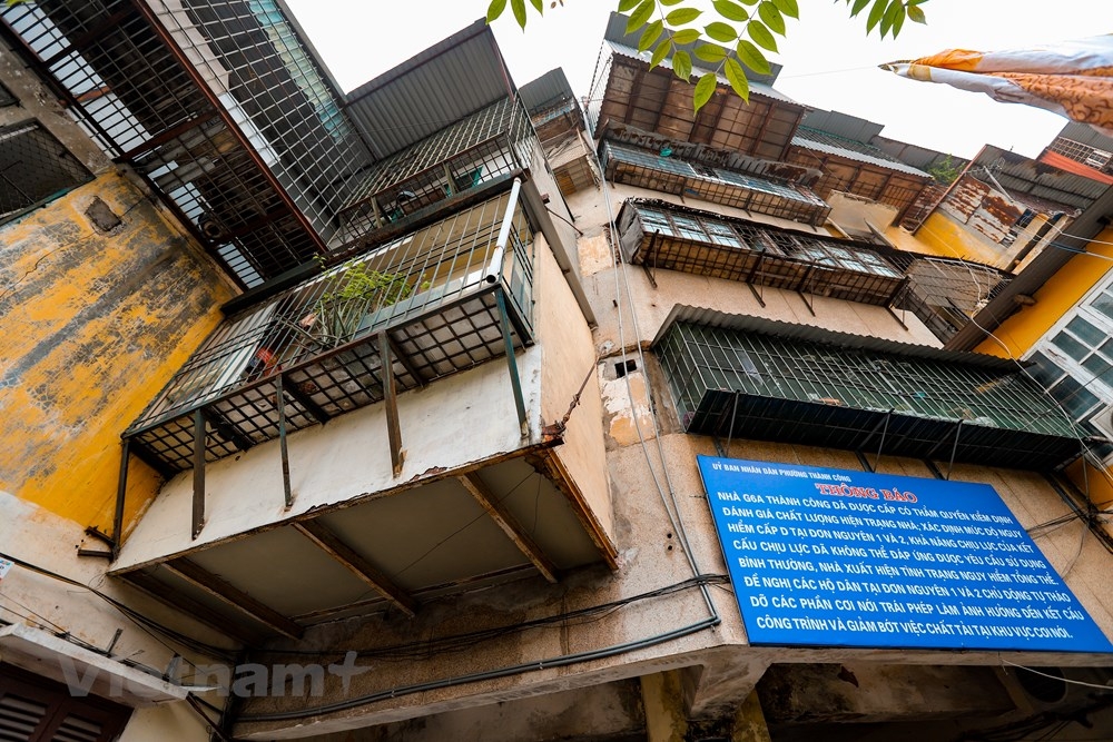 Cận cảnh một số khu tập thể cũ xuống cấp nghiêm trọng ở Thủ đô Hà Nội