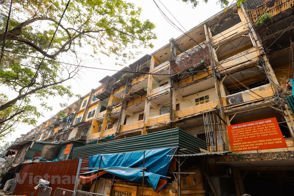 Cận cảnh một số khu tập thể cũ xuống cấp nghiêm trọng ở Thủ đô Hà Nội