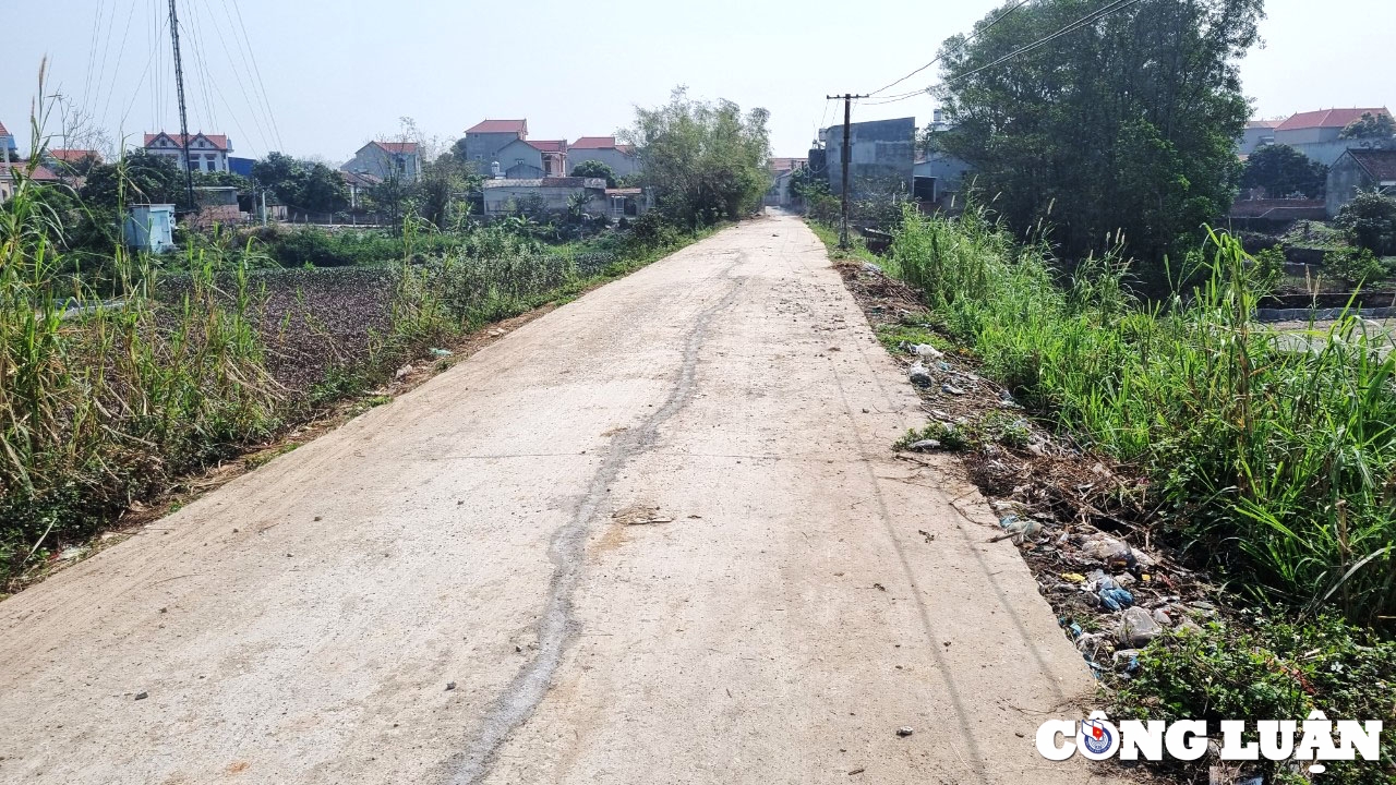 Yên Dũng (Bắc Giang): Con đường tiền tỷ mới sử dụng đã nứt dài cả trăm mét!