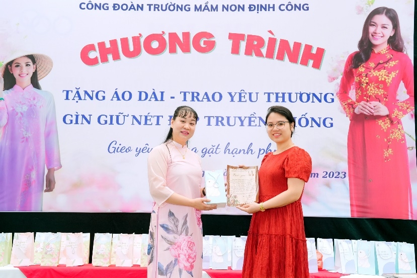 Hoàng Mai (Hà Nội): Trường Mầm non Định Công với chương trình “Tặng áo dài – trao yêu thương – giữ gìn nét đẹp truyền thống”