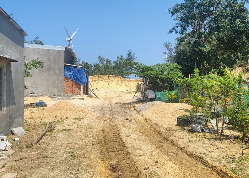 Điểm mua bán cát của một hộ dân khác tại thôn Phú Hậu, xã Cát Chánh