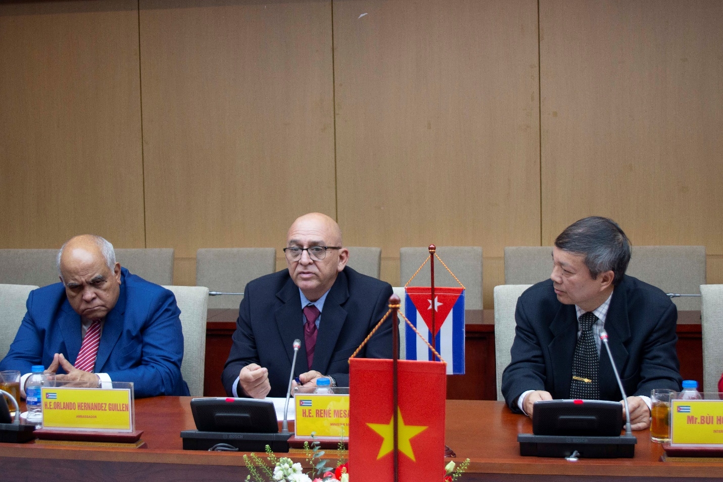 Hội đàm giữa hai Bộ trưởng Bộ Xây dựng Việt Nam và Cuba