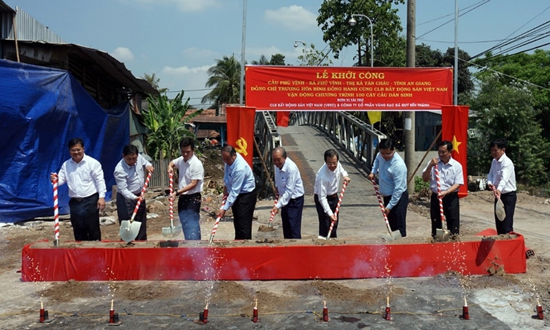 CLB Bất động sản Việt Nam: Đã xây dựng từ thiện gần 70 cầu nông thôn