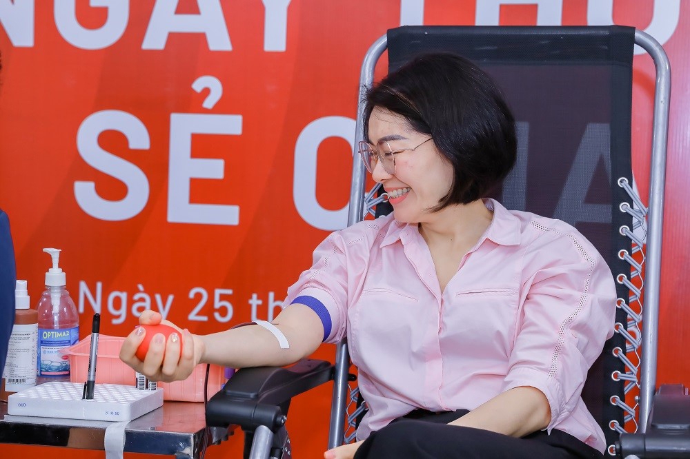 Hàng trăm người tham gia hiến máu trong “Ngày thứ 7 sẻ chia” tại dự án The Terra - An Hưng