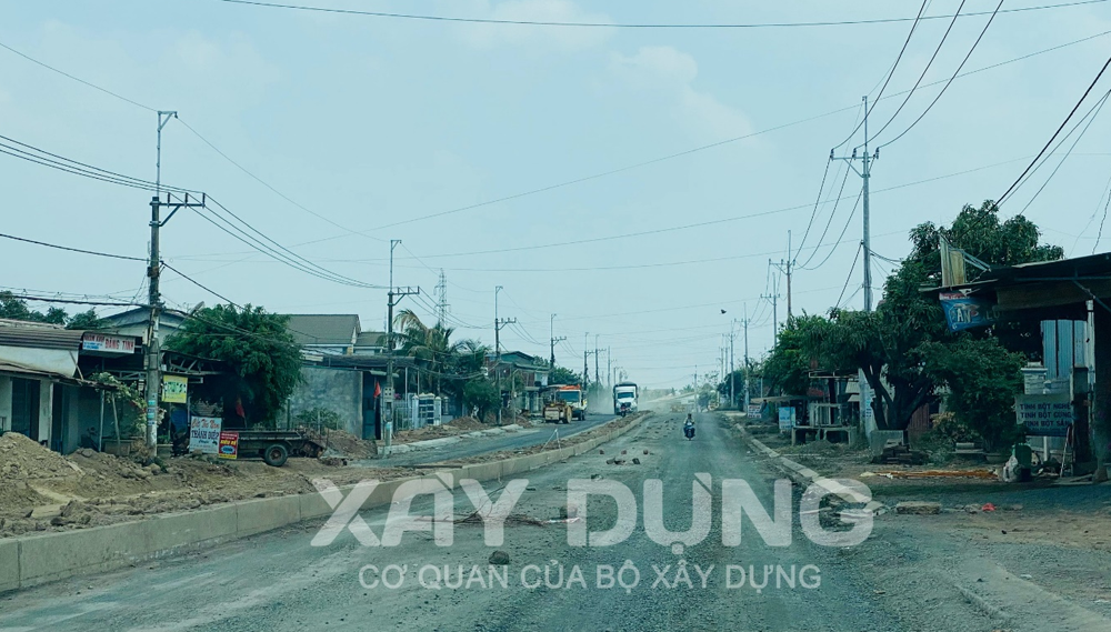 Đắk Nông: Cận cảnh thi công mất an toàn giao thông trên tuyến đường liên huyện Cư Jút