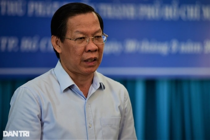 Chủ tịch TPHCM nói gì về đề xuất lắp mái che đường Lê Lợi?