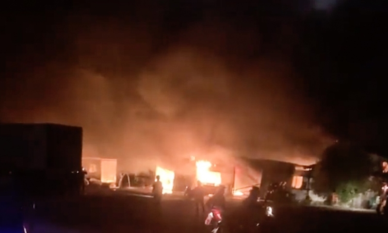 Xưởng gỗ 200 m2 ở TP.HCM cháy ngùn ngụt sau tiếng nổ