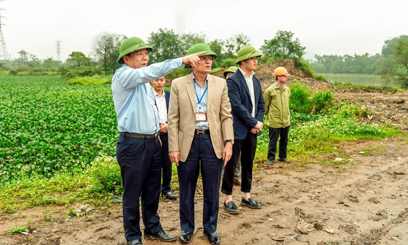Phó Chủ tịch UBND thành phố Nguyễn Đức Thọ yêu cầu các Ban Quản lý dự án tập trung nhân lực, phương tiện đẩy nhanh tiến độ thi công.