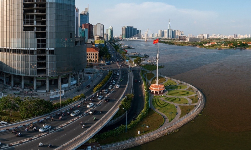 Nghiên cứu xây cầu bộ hành nối phố đi bộ Nguyễn Huệ với bến Bạch Đằng