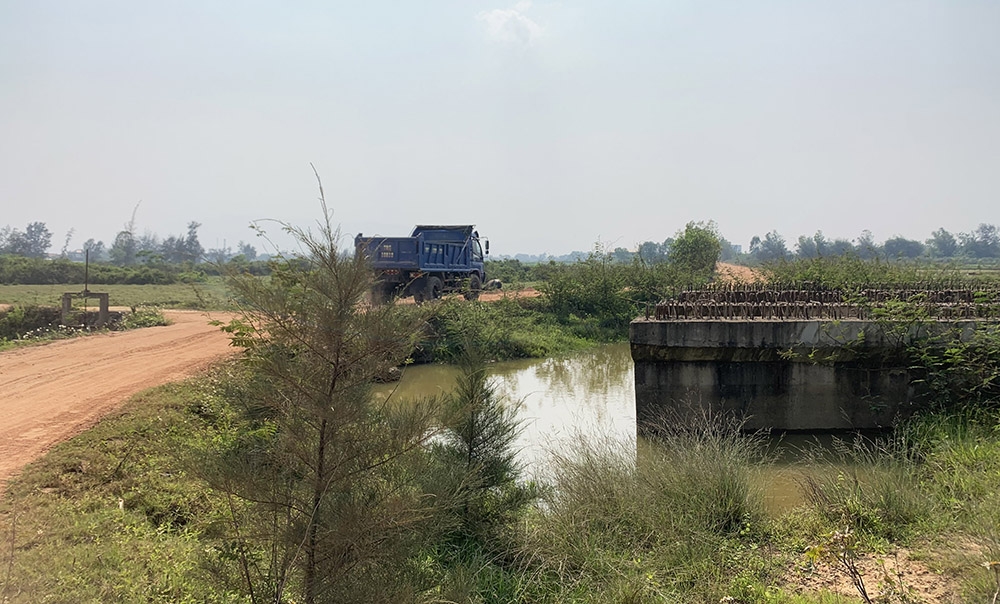 Tuyến đường giao thông thiết kế rộng 32m cũng chậm được thi công.