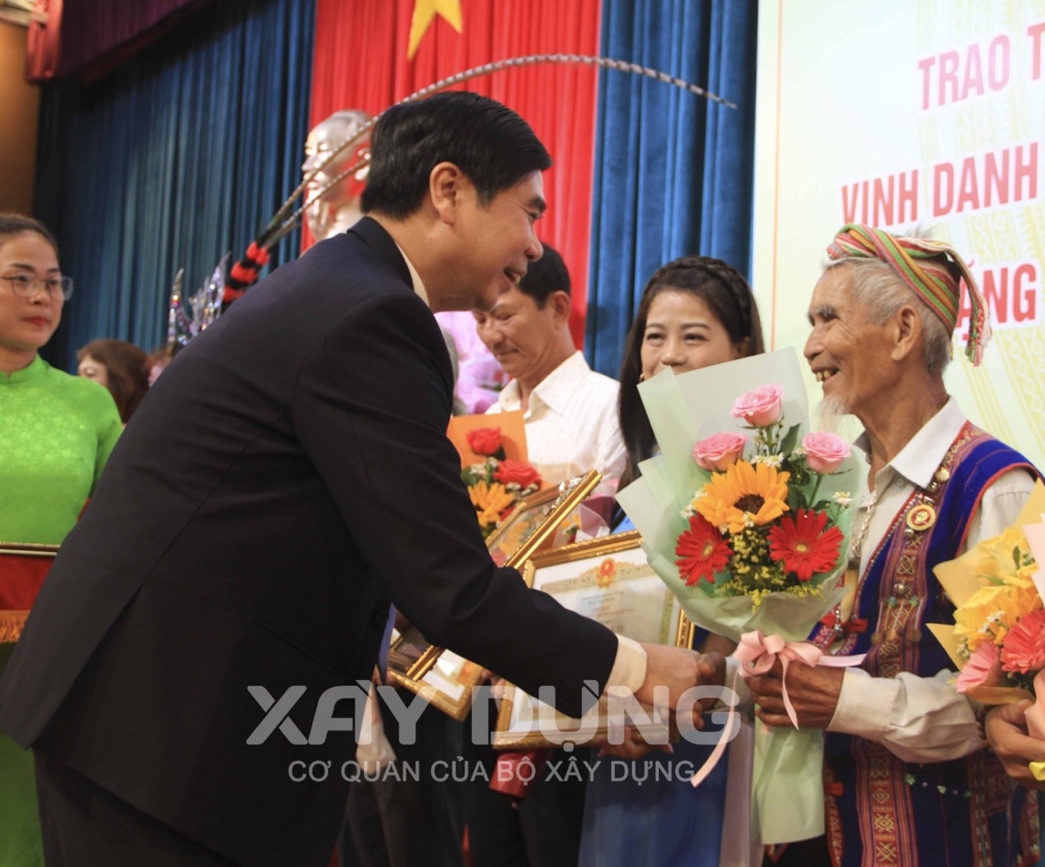 Bình Định: Trao tặng danh hiệu “Nghệ nhân nhân dân” và “Nghệ nhân ưu tú”