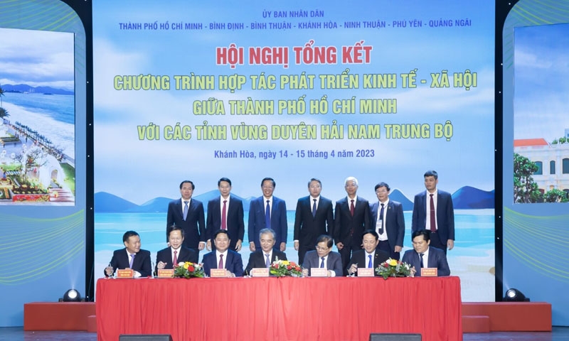 Thành phố Hồ Chí Minh ký hợp tác với các tỉnh vùng Duyên hải Nam Trung Bộ