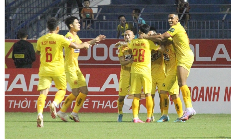 Thắng CLB Thành phố Hồ Chí Minh, CLB Đông Á Thanh Hóa chiếm ngôi đầu bảng xếp hạng