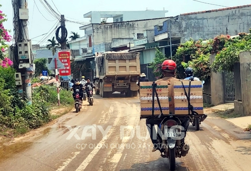 Bình Định: “Hung thần” cày nát đường quê, đơn vị thi công thoái thác trách nhiệm