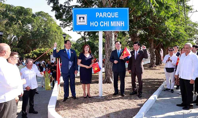 Chủ tịch Quốc hội Vương Đình Huệ dự Lễ đổi tên công viên Hòa Bình thành công viên Hồ Chí Minh tại Cuba