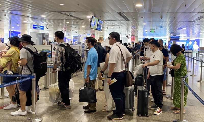 Những hình ảnh hiện tại ở sân bay Tân Sơn Nhất sau gần 2 tuần mở cửa đón  khách thương mại