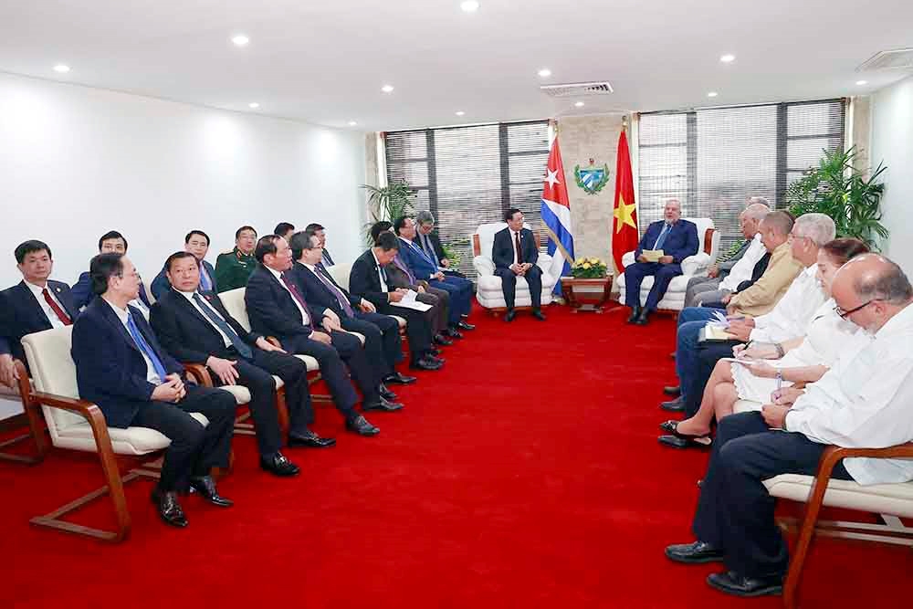 Chủ tịch Quốc hội Vương Đình Huệ hội kiến Thủ tướng Cuba