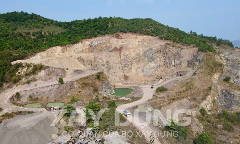 Khánh Hòa: Công ty Khánh Vĩnh tận thu mỏ đá thành đất san lấp dự án đường gom dọc Quốc lộ 27C