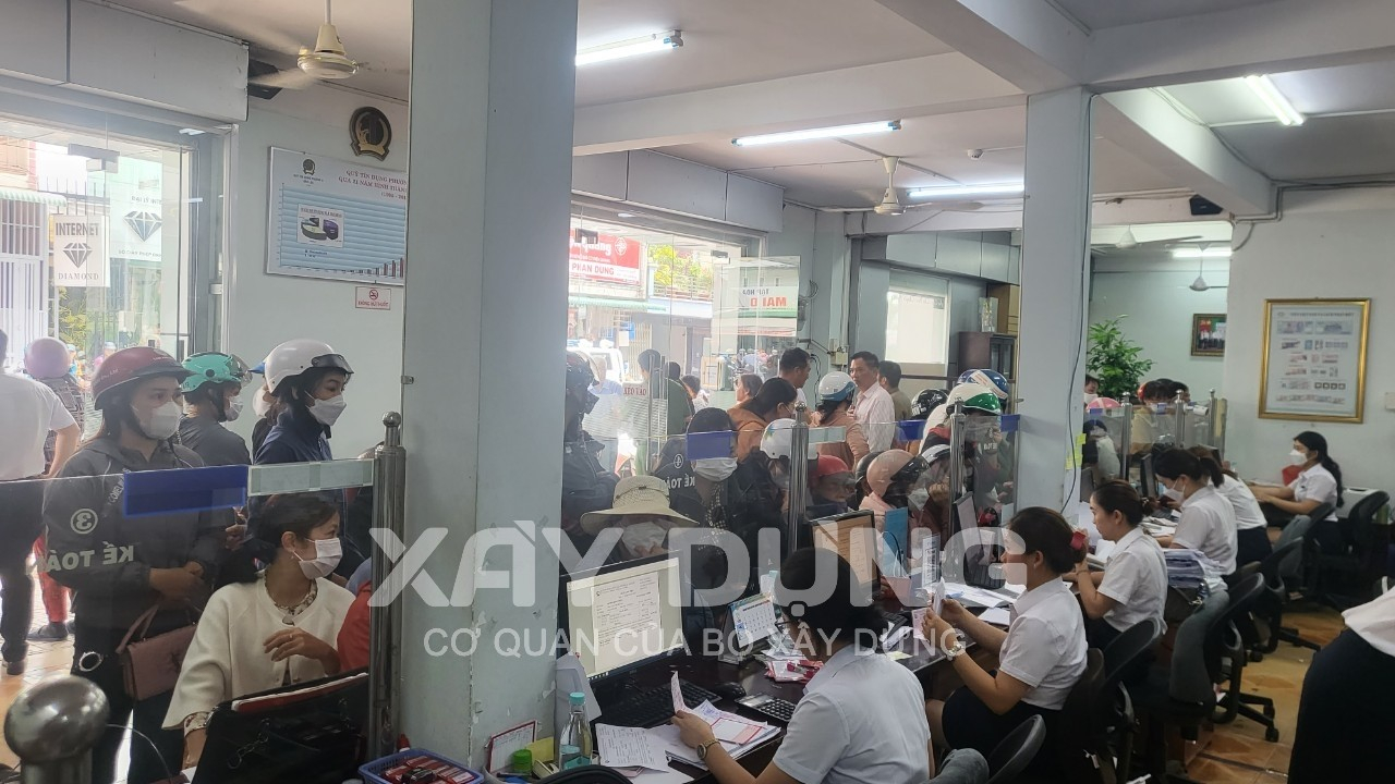 Lâm Đồng: Từ tin đồn thất thiệt, hàng trăm khách hàng đến Quỹ tín dụng phường II rút tiền gửi
