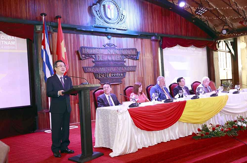 Chủ tịch Quốc hội Vương Đình Huệ và Thủ tướng Cộng hòa Cuba dự Diễn đàn thương mại và đầu tư Việt Nam – Cuba