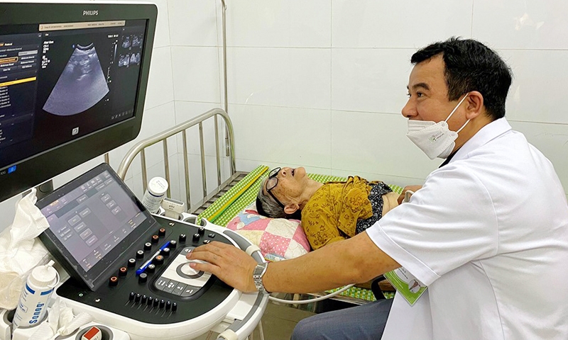 Đông Sơn (Thanh Hóa): Khám bệnh, cấp phát thuốc miễn phí cho người nghèo, gia đình chính sách