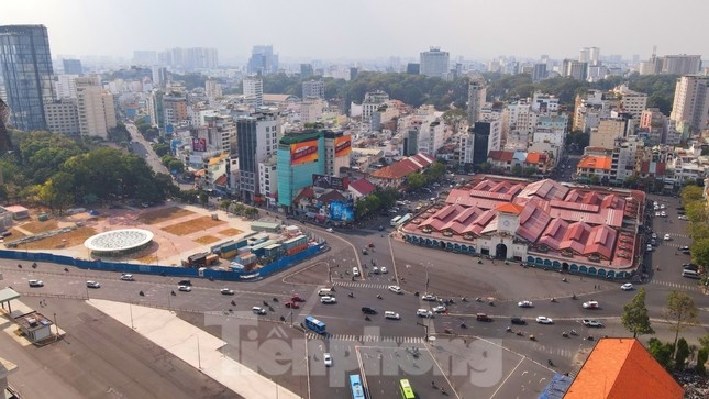 Giếng trời khổng lồ hình hoa sen của nhà ga Bến Thành chính thức lộ diện