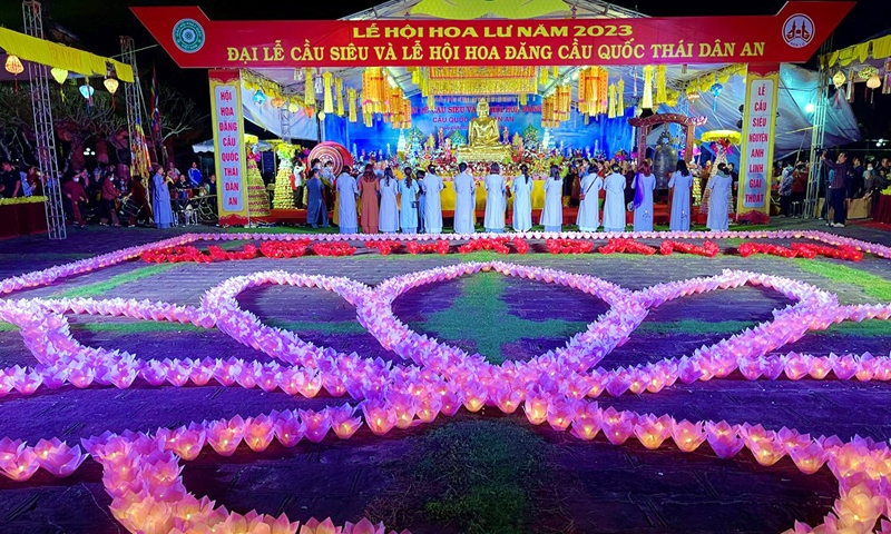Ninh Bình: Lung linh lễ hội hoa đăng và đại lễ cầu siêu