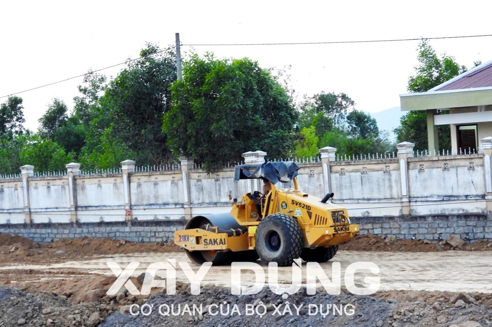 Khánh Hòa: Công ty Khánh Vĩnh tiếp tục chạy tiến độ san lấp dự án đường gom dọc Quốc lộ 27C