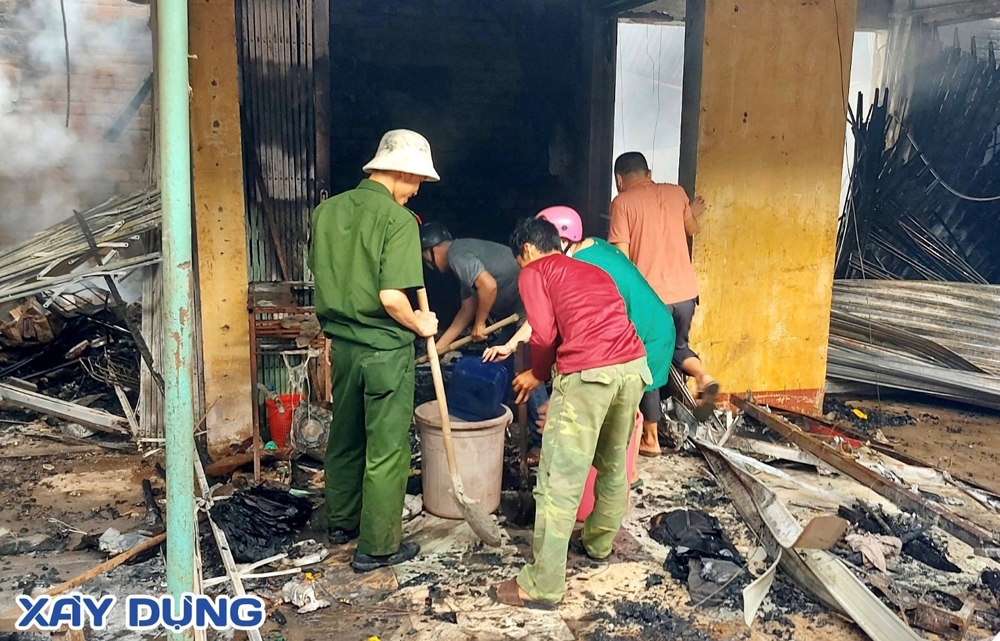 Đắk Lắk: Chợ Ea Súp cháy lớn, chưa xác định được thiệt hại