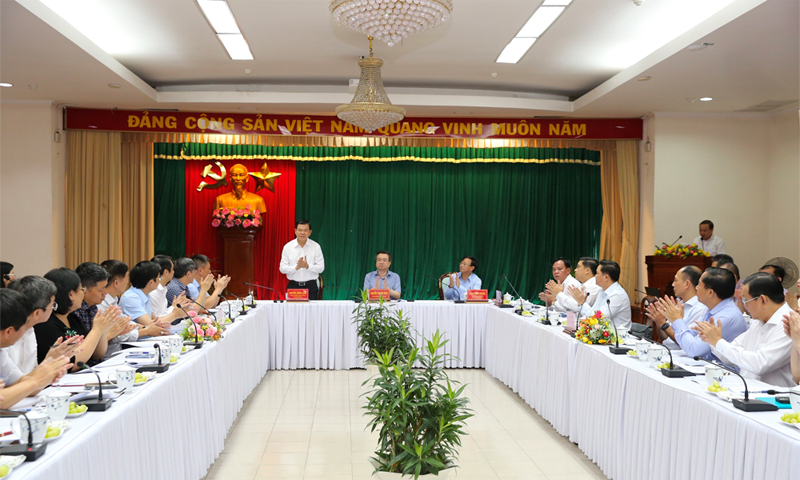 Minister Nguyen Thanh Nghi visits Dong Nai province
