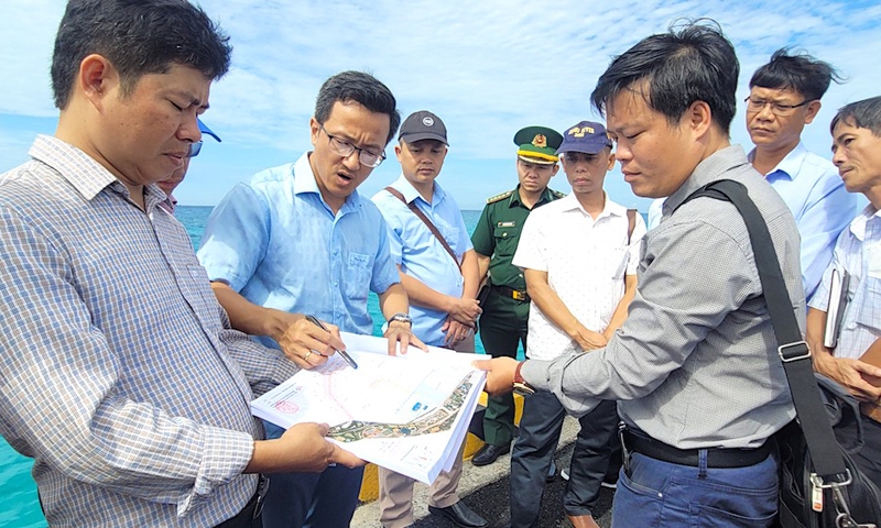 Quảng Ngãi: Kiểm tra thực địa khu vực biển xây dựng Đê chắn sóng cảng Bến Đình, huyện Lý Sơn