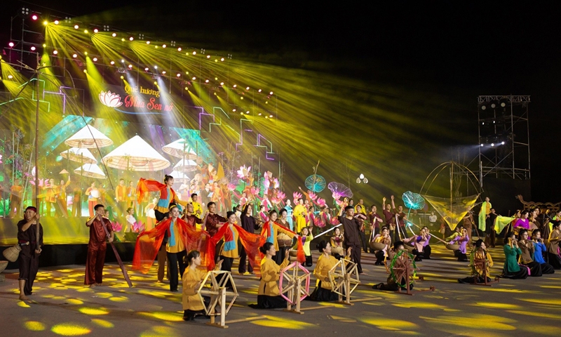 Nghệ An: Khai mạc lễ hội đường phố với chủ đề “Quê hương mùa sen nở'